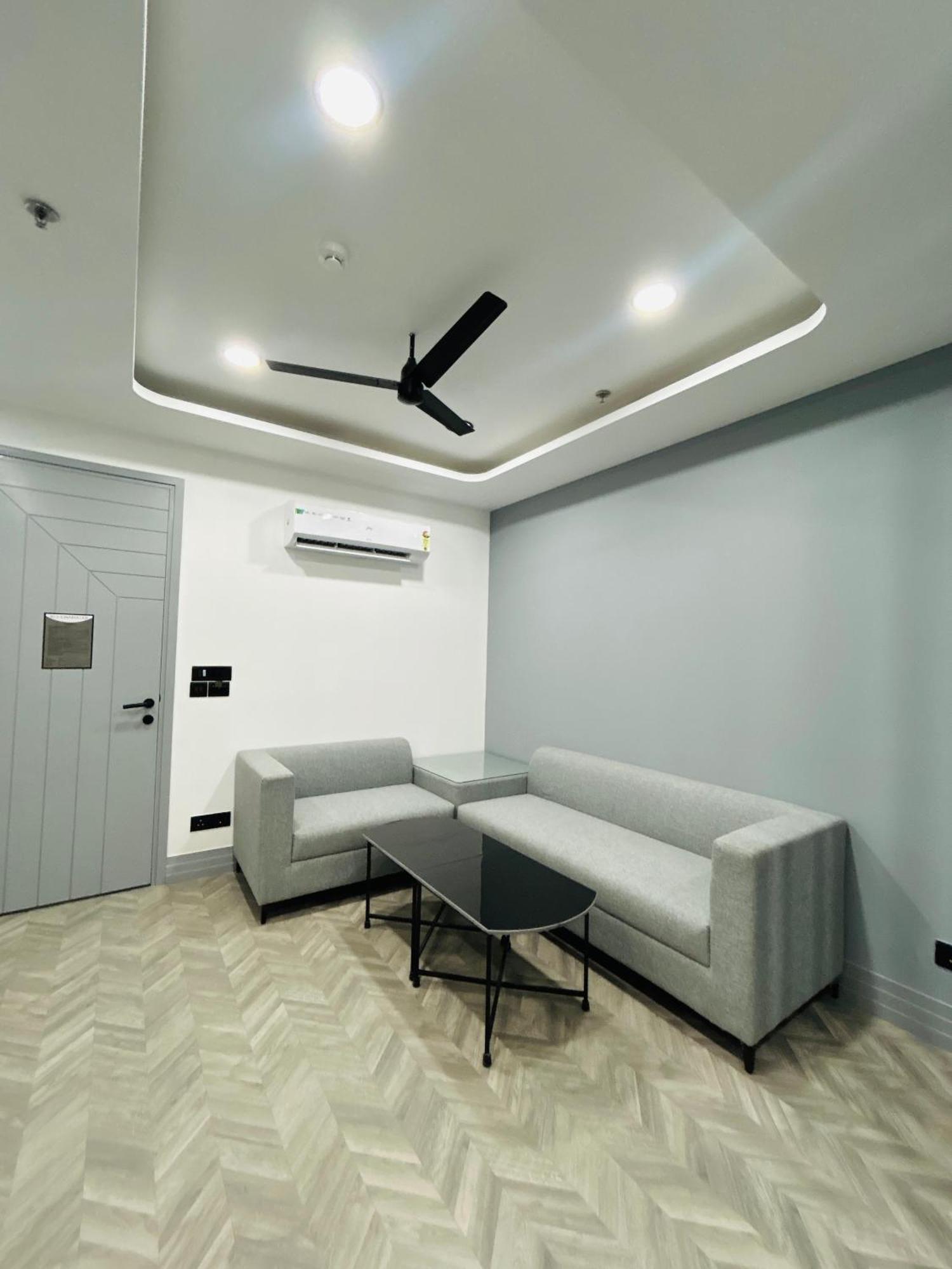 Bedchambers Serviced Apartment, Golf Course, غورغاون المظهر الخارجي الصورة