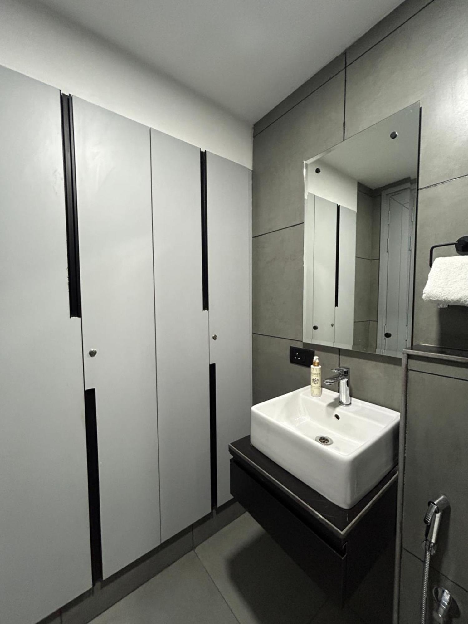 Bedchambers Serviced Apartment, Golf Course, غورغاون المظهر الخارجي الصورة
