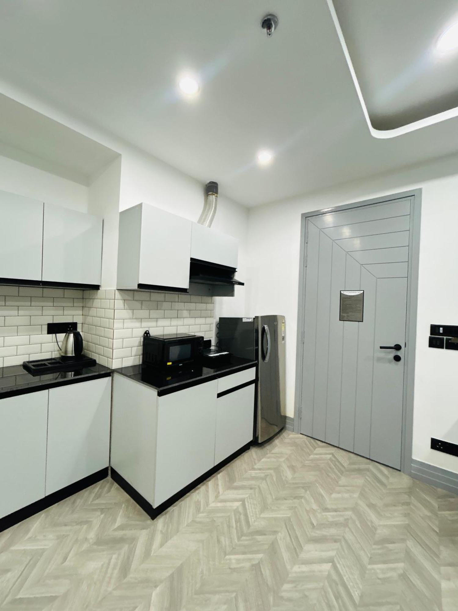 Bedchambers Serviced Apartment, Golf Course, غورغاون المظهر الخارجي الصورة