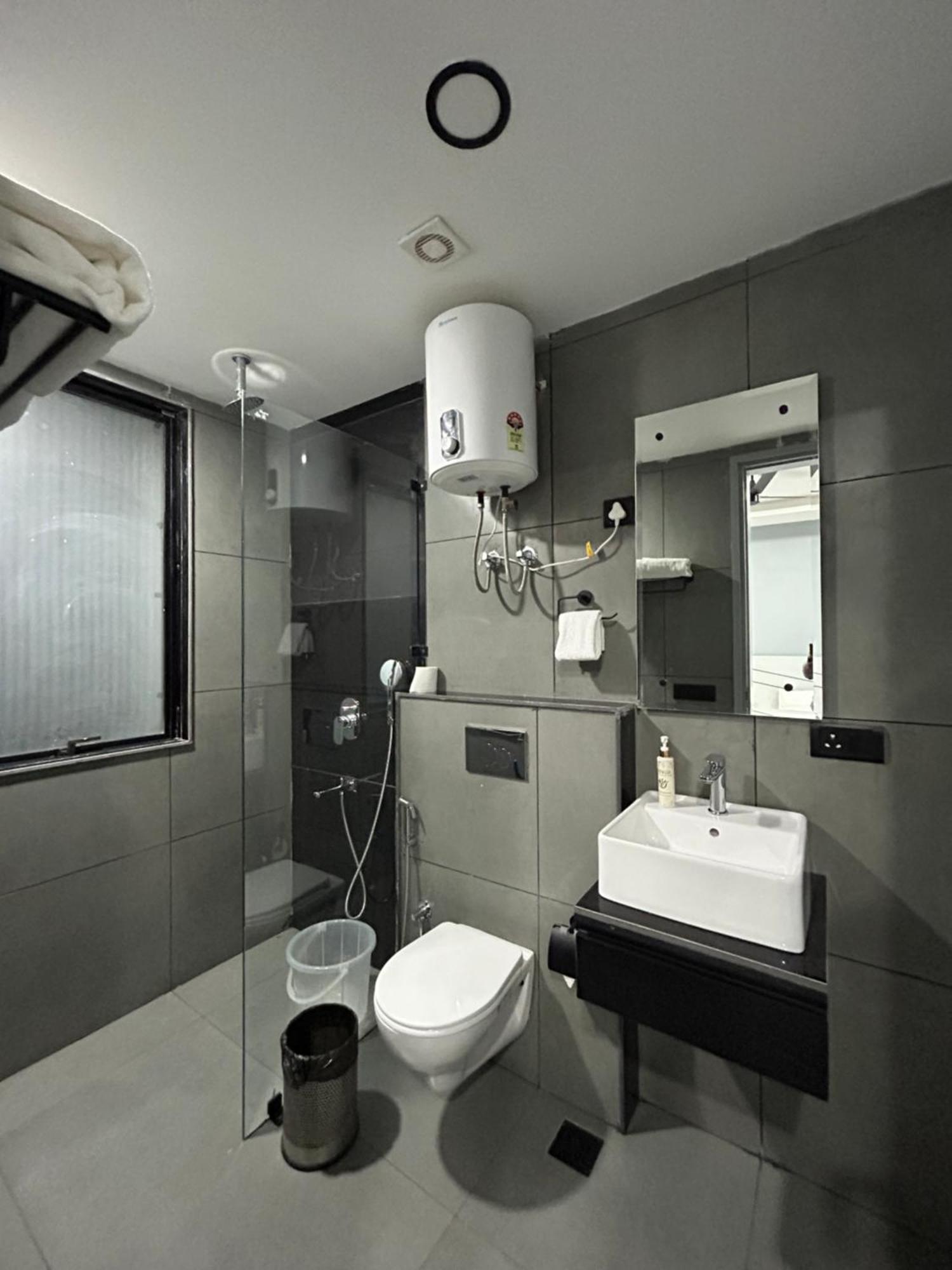 Bedchambers Serviced Apartment, Golf Course, غورغاون المظهر الخارجي الصورة