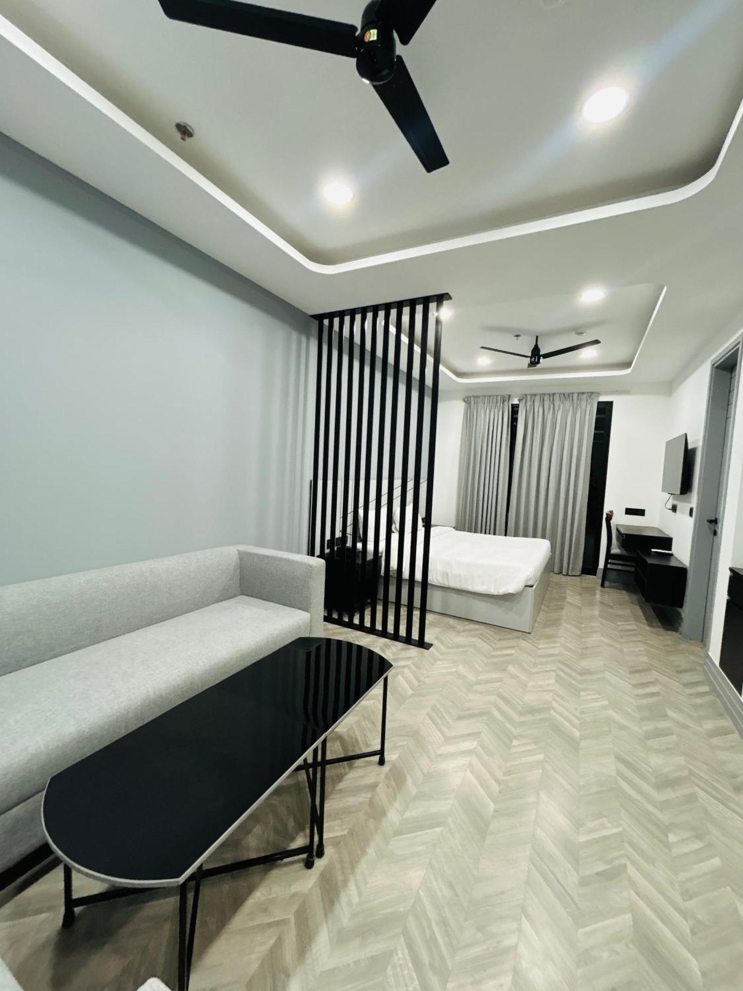 Bedchambers Serviced Apartment, Golf Course, غورغاون المظهر الخارجي الصورة