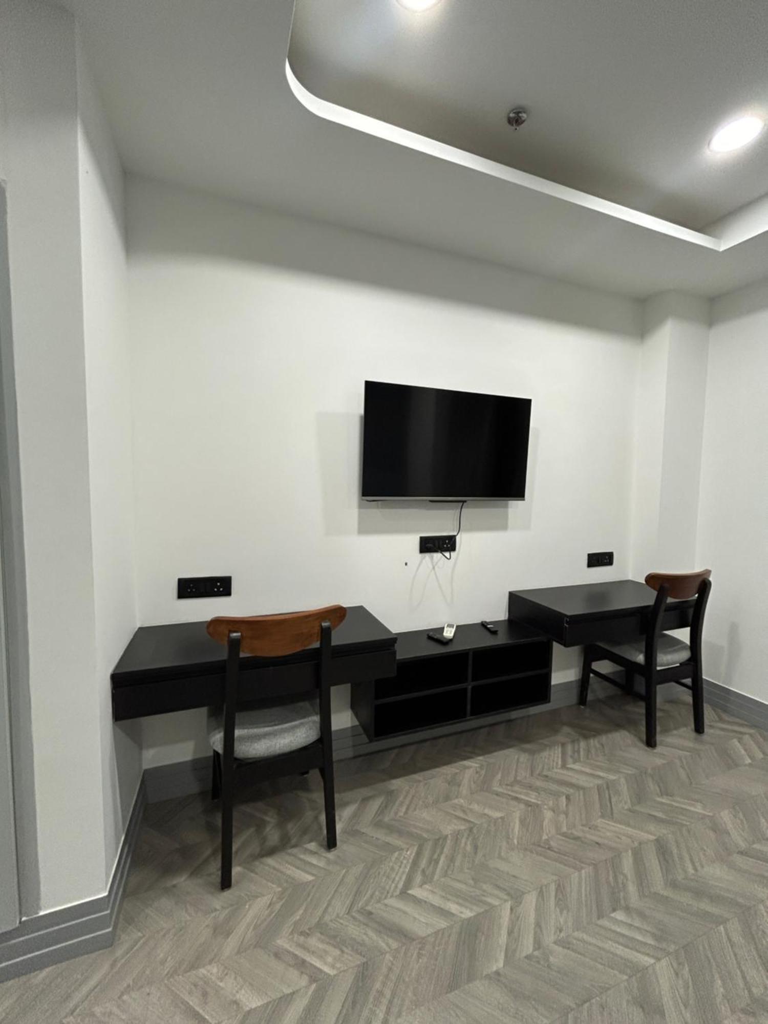 Bedchambers Serviced Apartment, Golf Course, غورغاون المظهر الخارجي الصورة