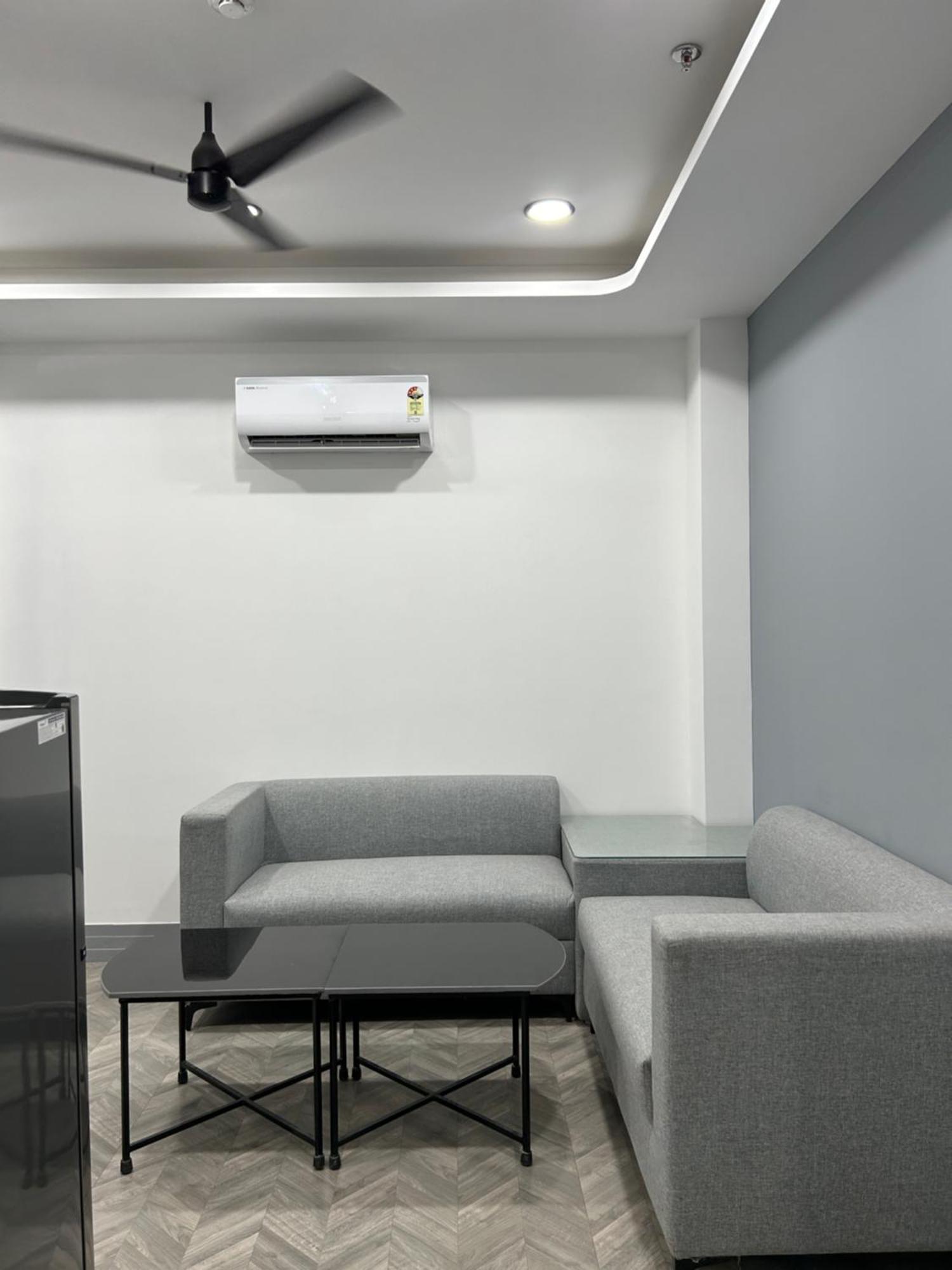 Bedchambers Serviced Apartment, Golf Course, غورغاون المظهر الخارجي الصورة