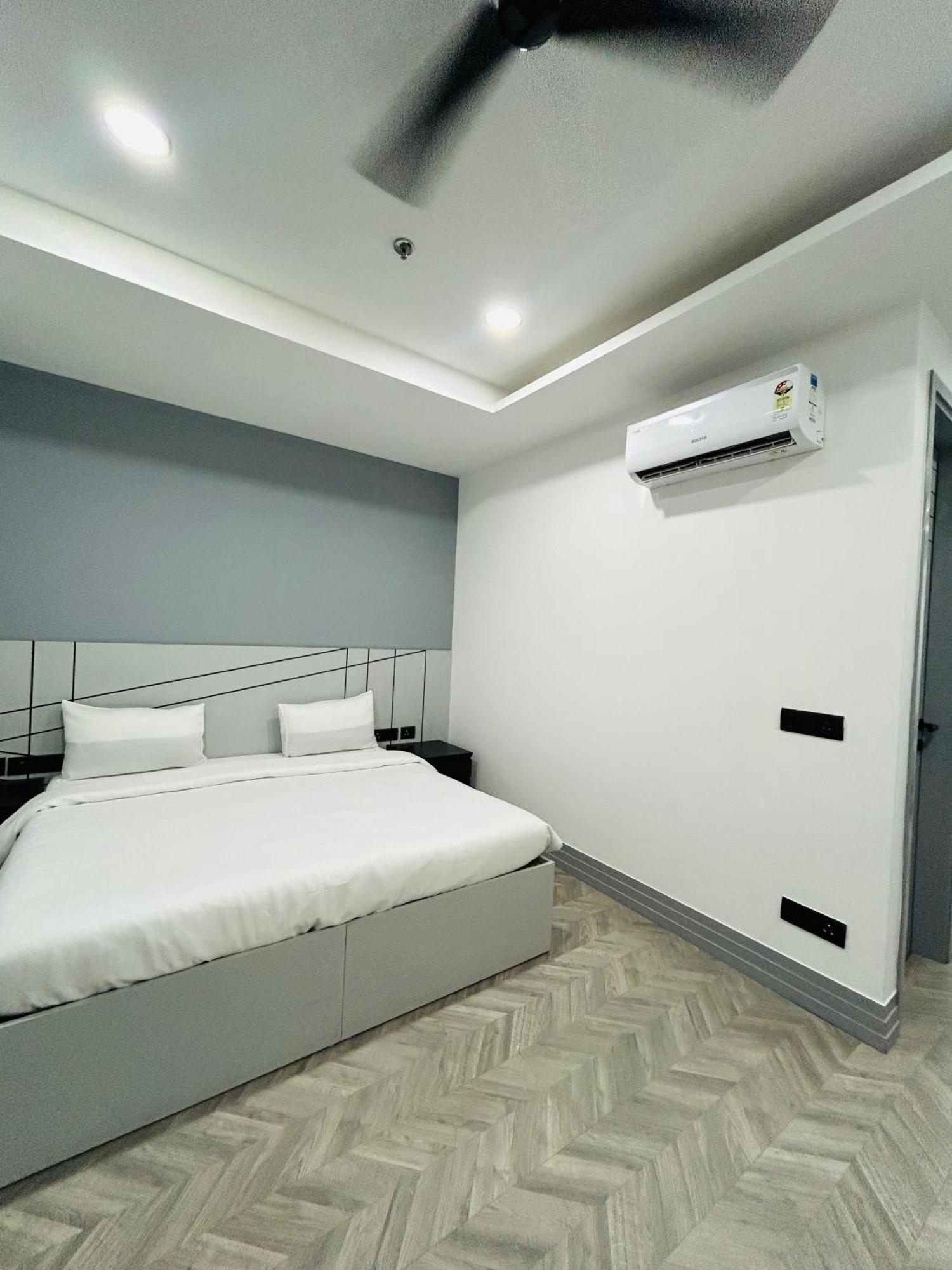 Bedchambers Serviced Apartment, Golf Course, غورغاون المظهر الخارجي الصورة