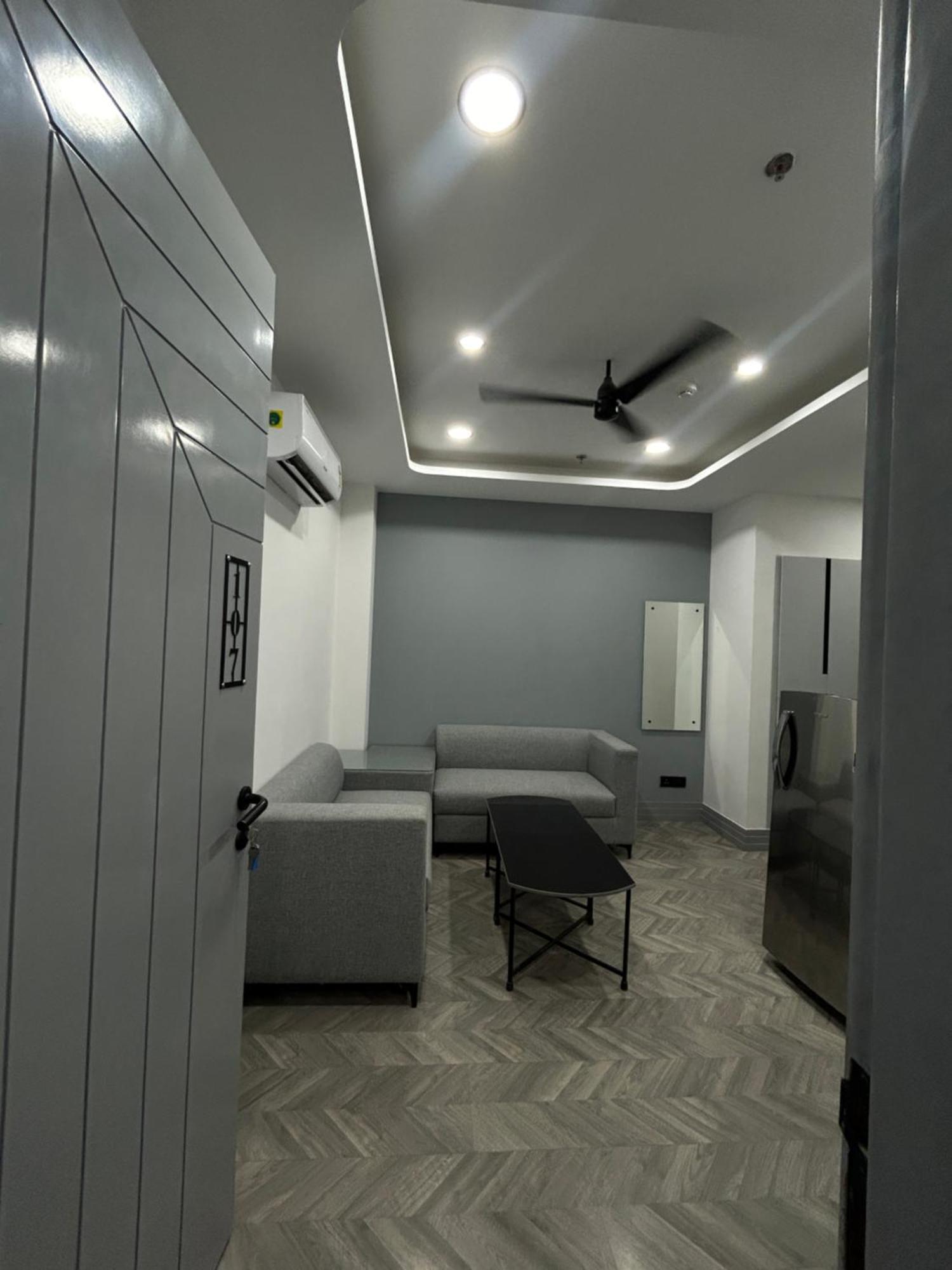 Bedchambers Serviced Apartment, Golf Course, غورغاون المظهر الخارجي الصورة