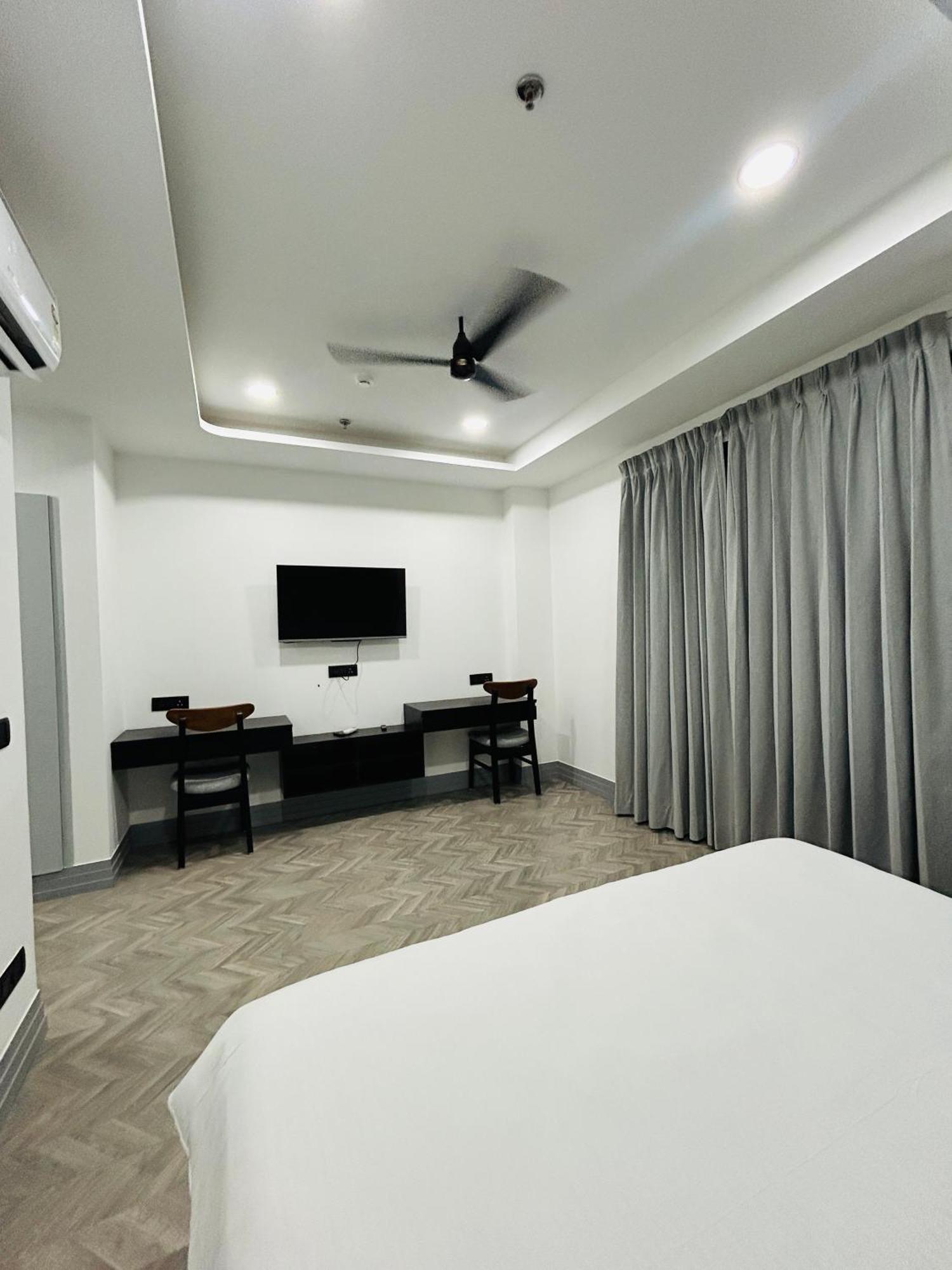 Bedchambers Serviced Apartment, Golf Course, غورغاون المظهر الخارجي الصورة