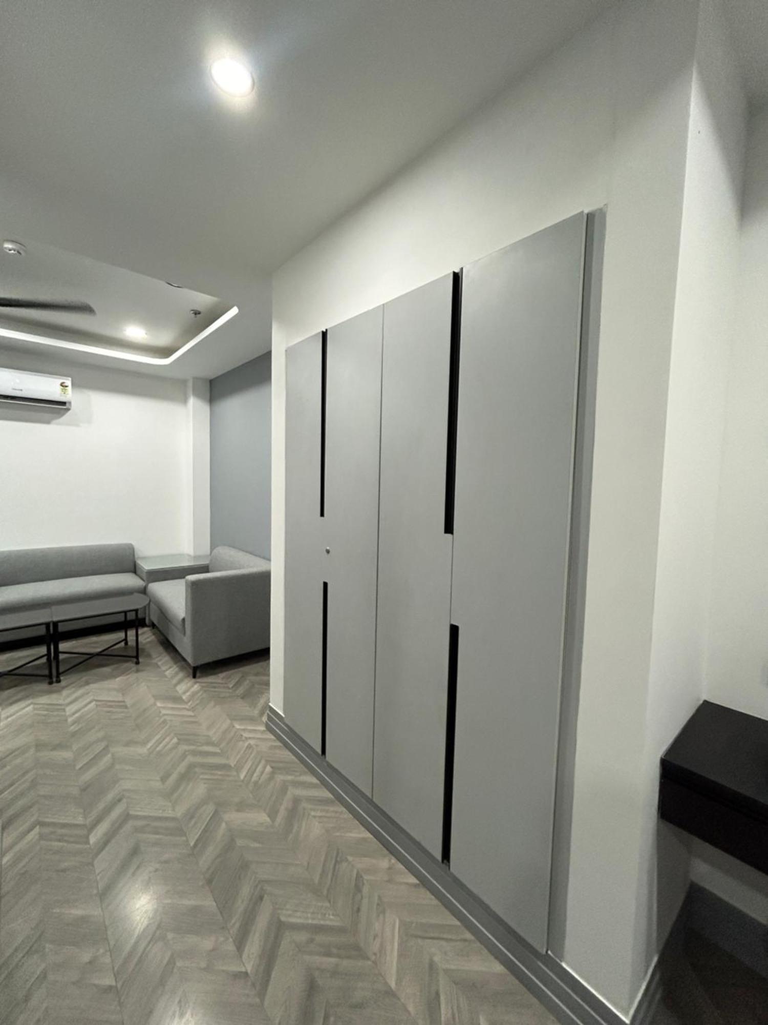 Bedchambers Serviced Apartment, Golf Course, غورغاون المظهر الخارجي الصورة