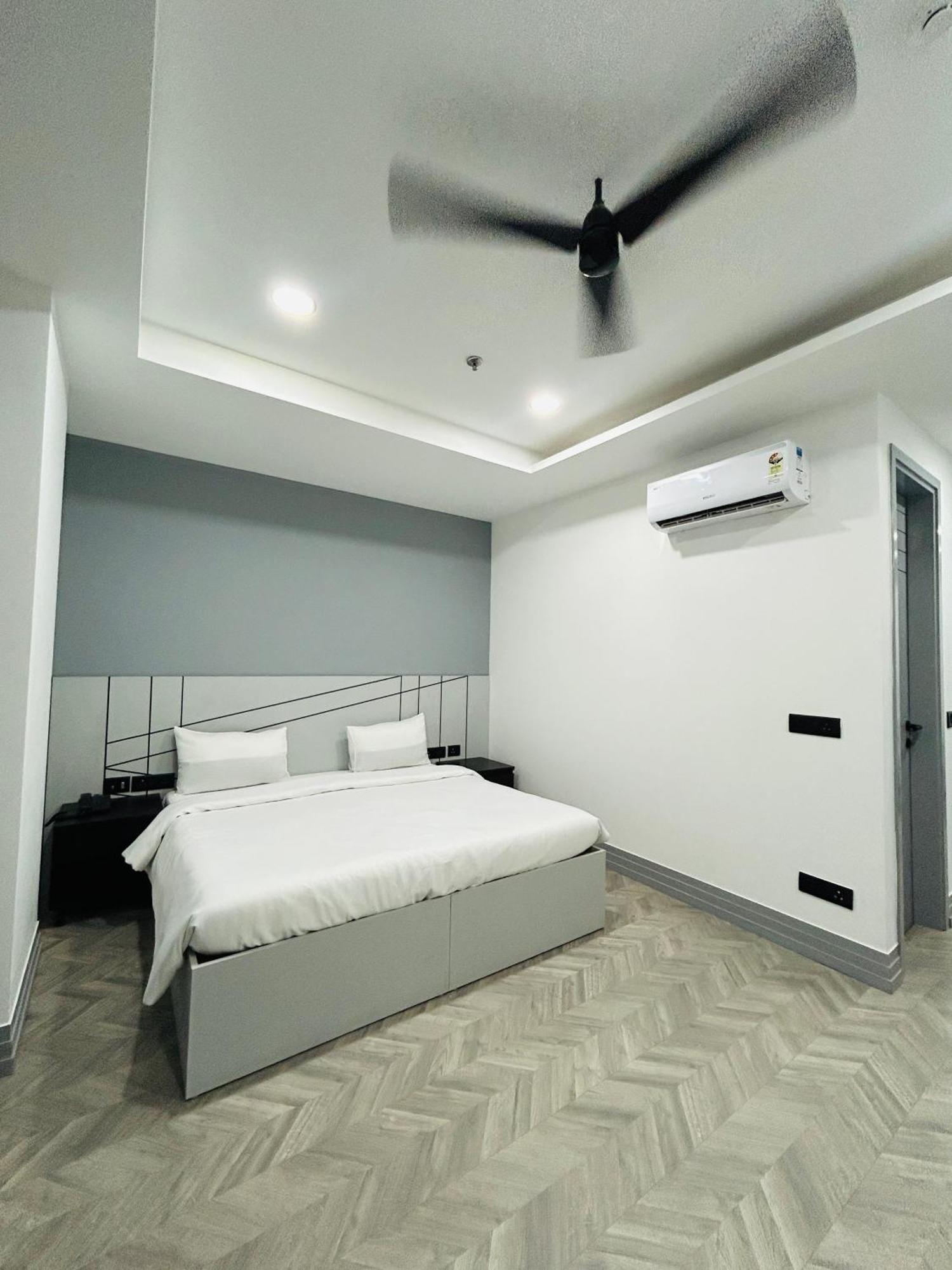 Bedchambers Serviced Apartment, Golf Course, غورغاون المظهر الخارجي الصورة