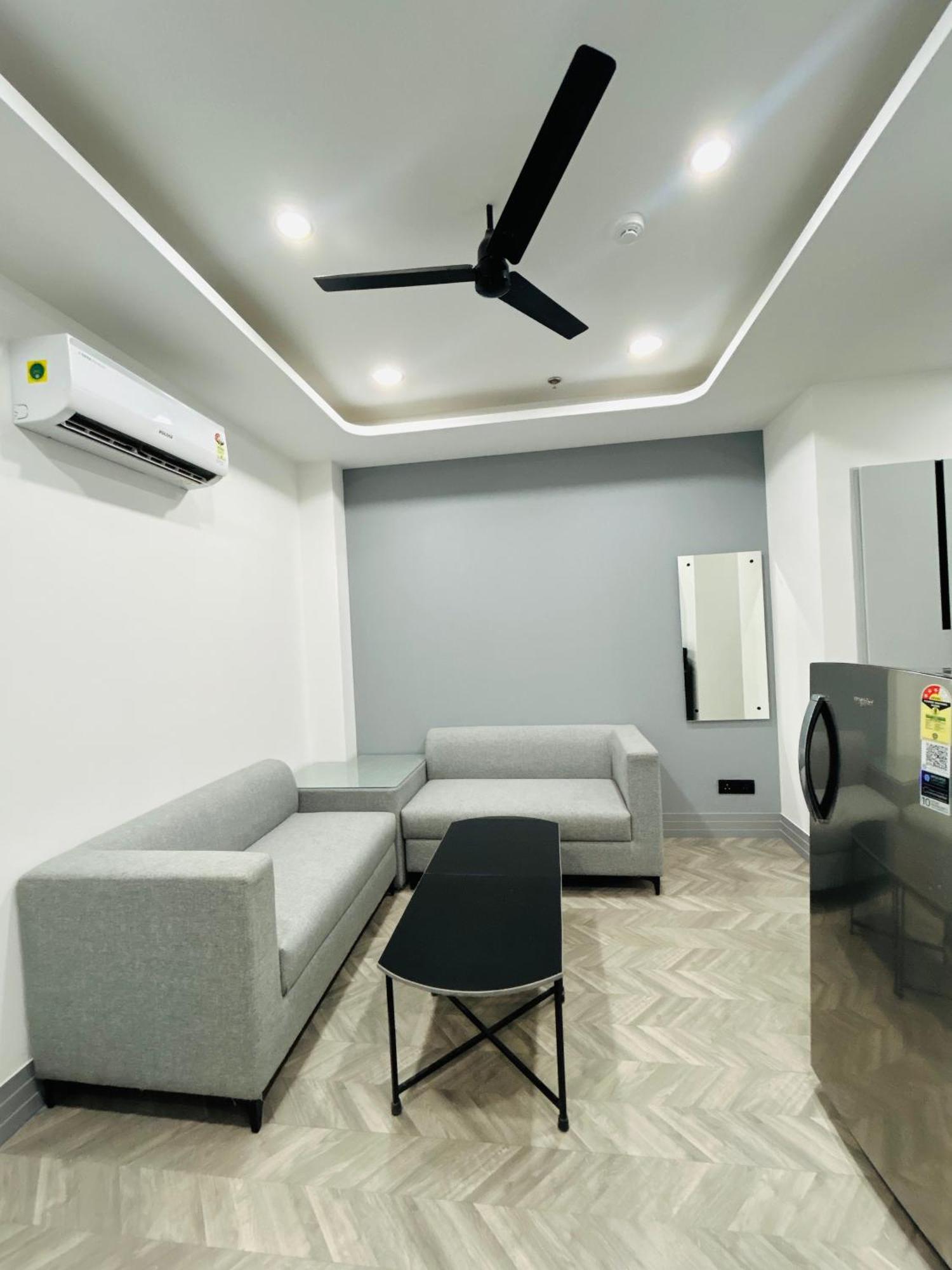 Bedchambers Serviced Apartment, Golf Course, غورغاون المظهر الخارجي الصورة