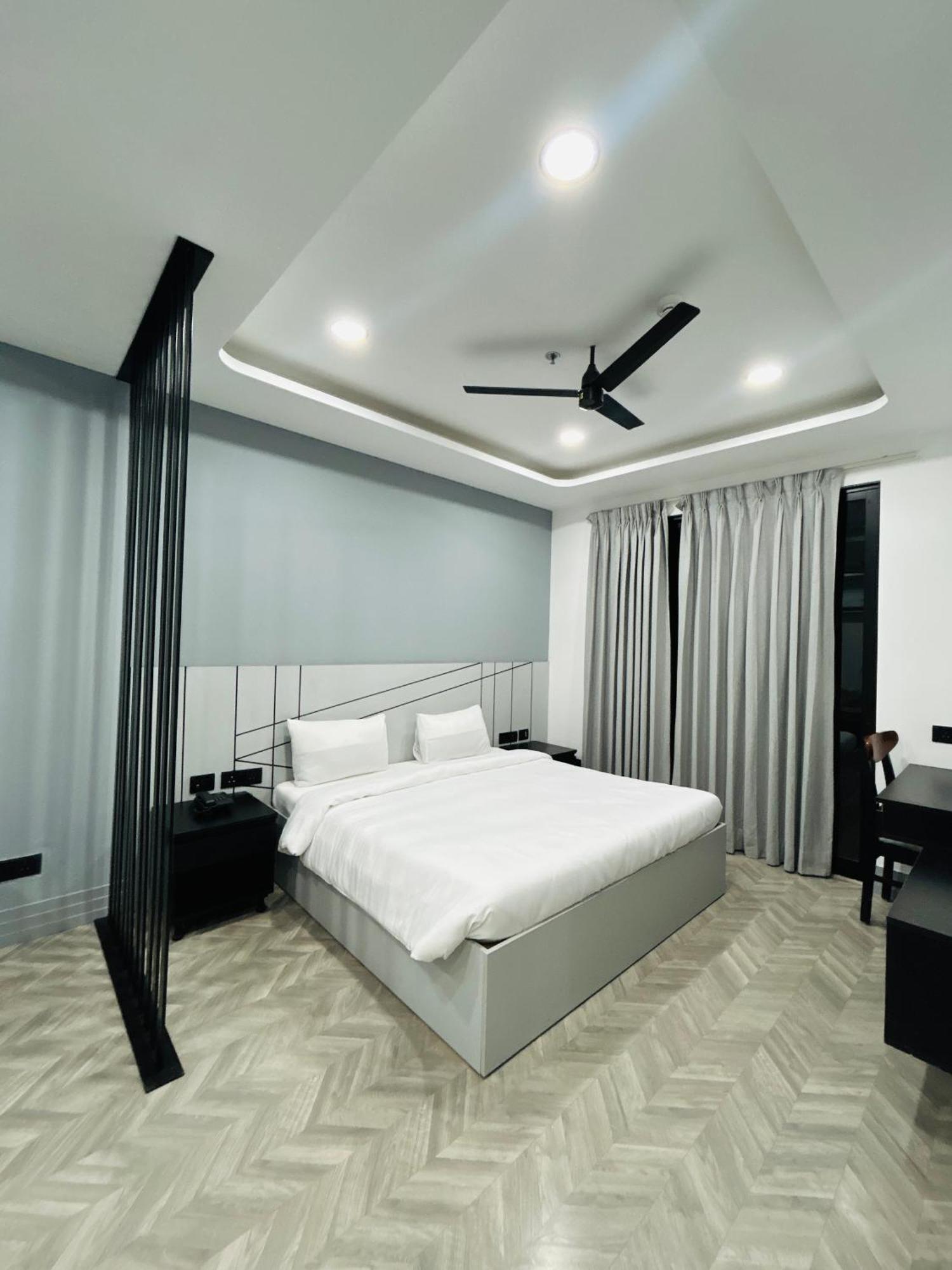 Bedchambers Serviced Apartment, Golf Course, غورغاون المظهر الخارجي الصورة