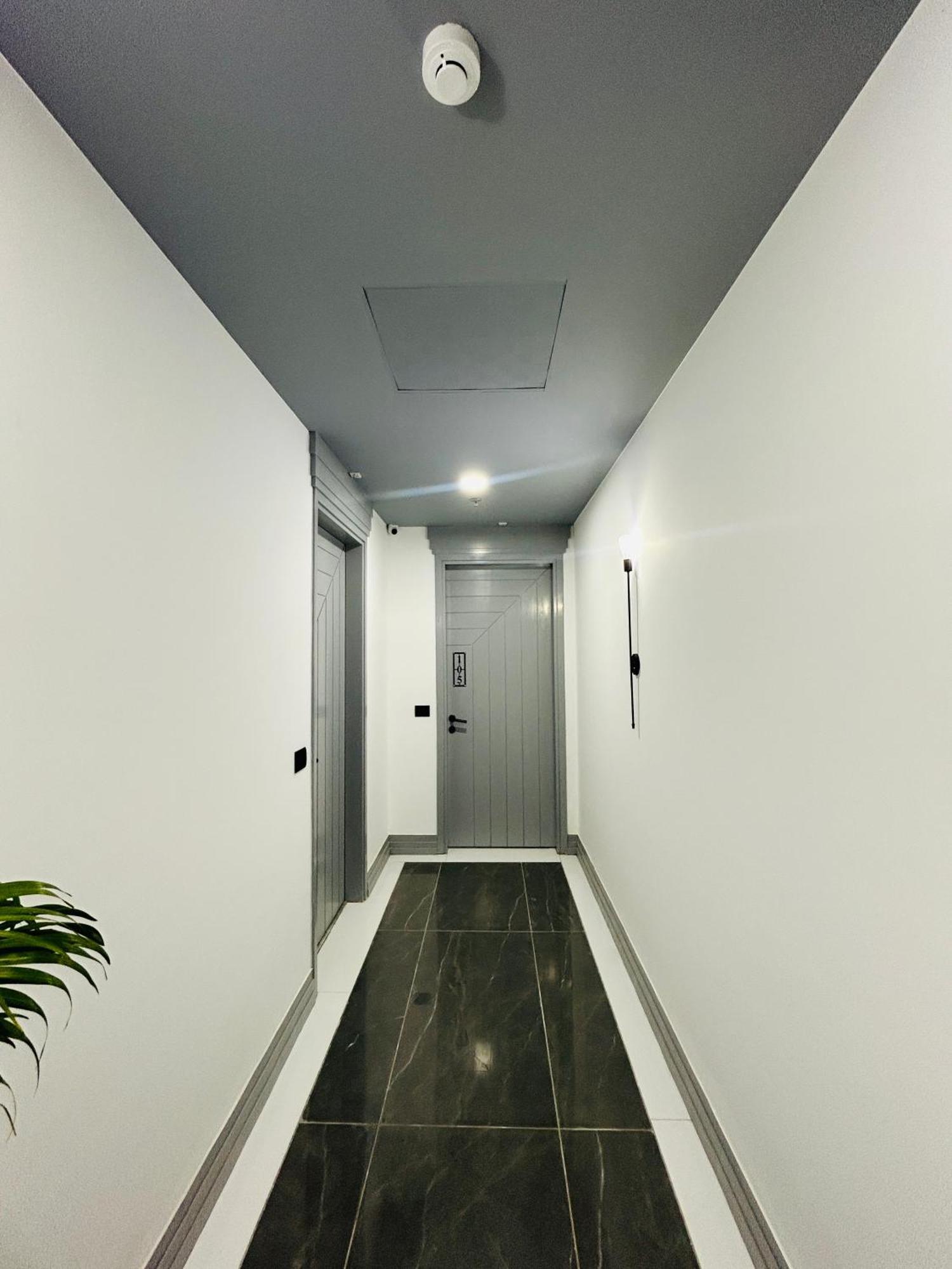 Bedchambers Serviced Apartment, Golf Course, غورغاون المظهر الخارجي الصورة