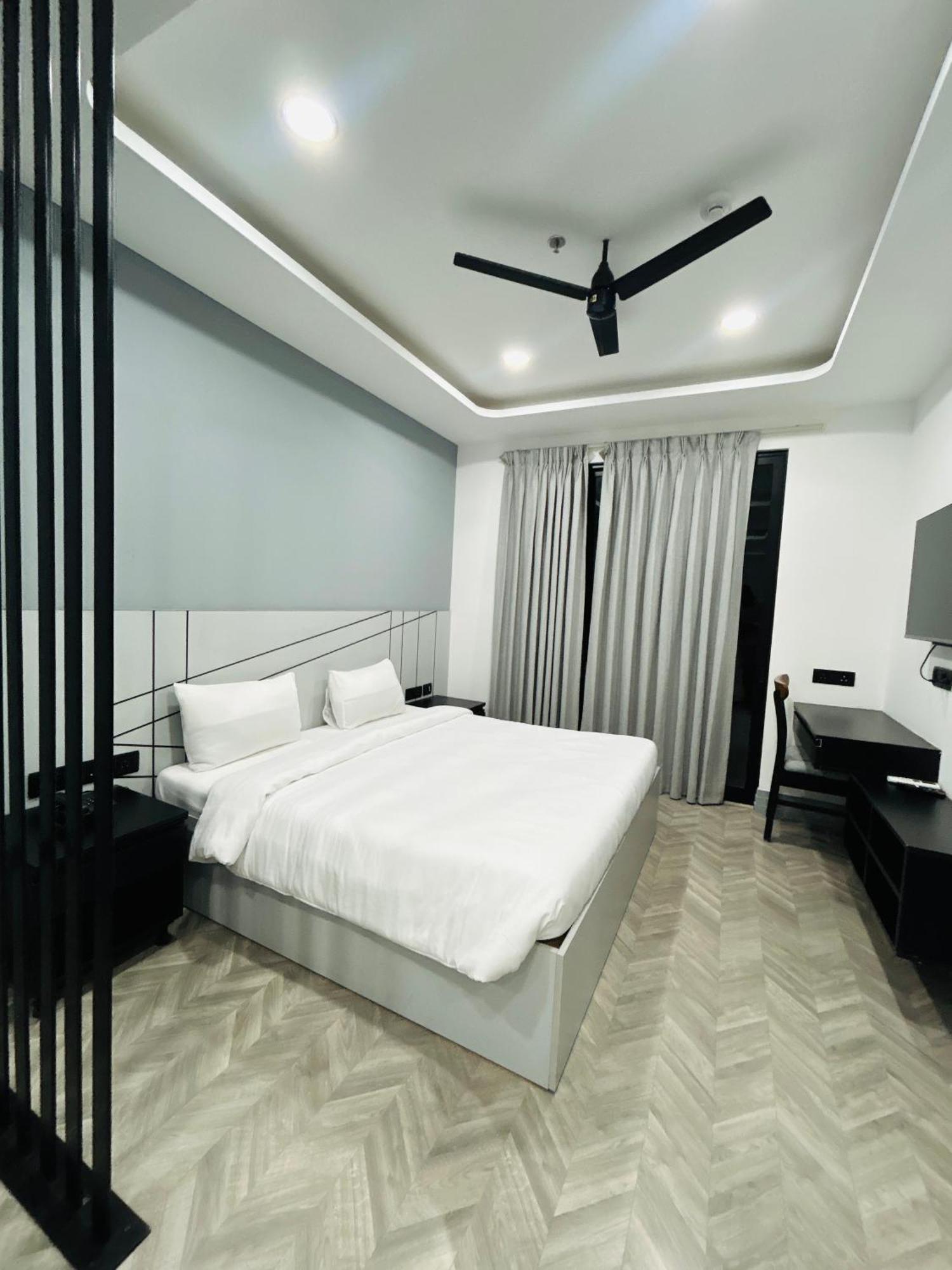 Bedchambers Serviced Apartment, Golf Course, غورغاون المظهر الخارجي الصورة