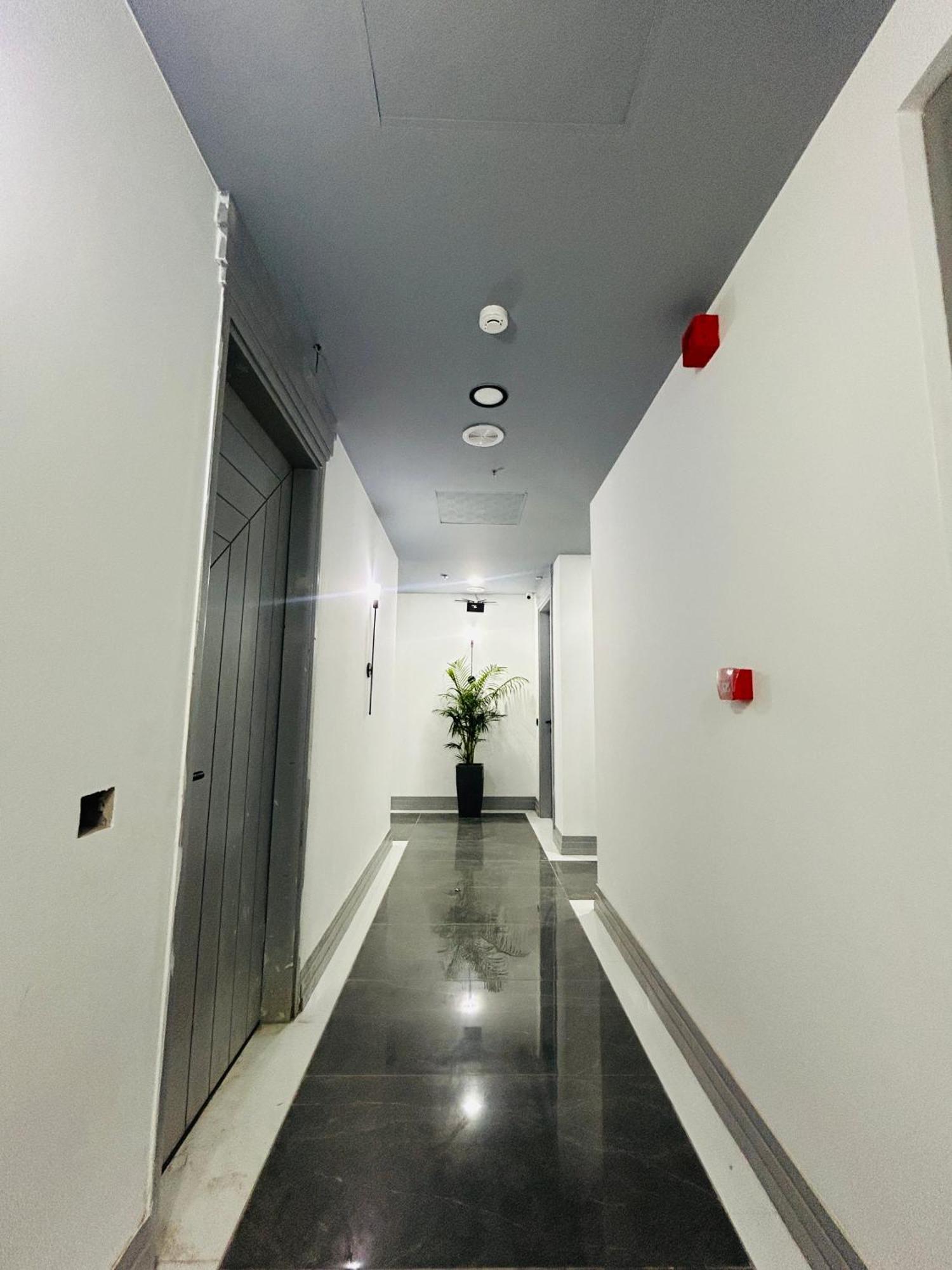 Bedchambers Serviced Apartment, Golf Course, غورغاون المظهر الخارجي الصورة